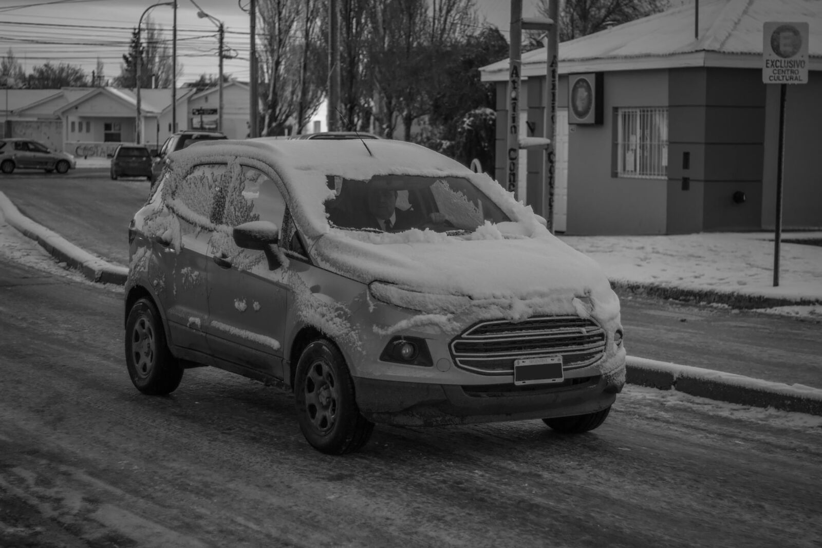 Canon EOS 600D (Rebel EOS T3i / EOS Kiss X5) + Canon EF 50mm F1.8 II sample photo. Snow, auto, ford photography