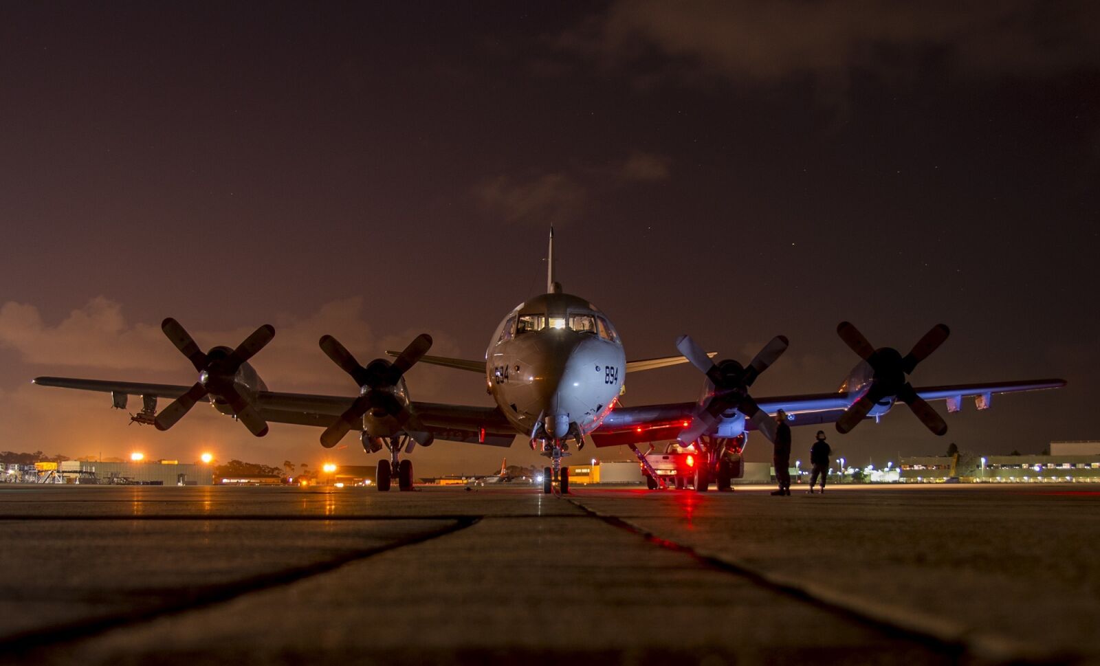 Nikon D610 sample photo. Airplane, preflight, night photography