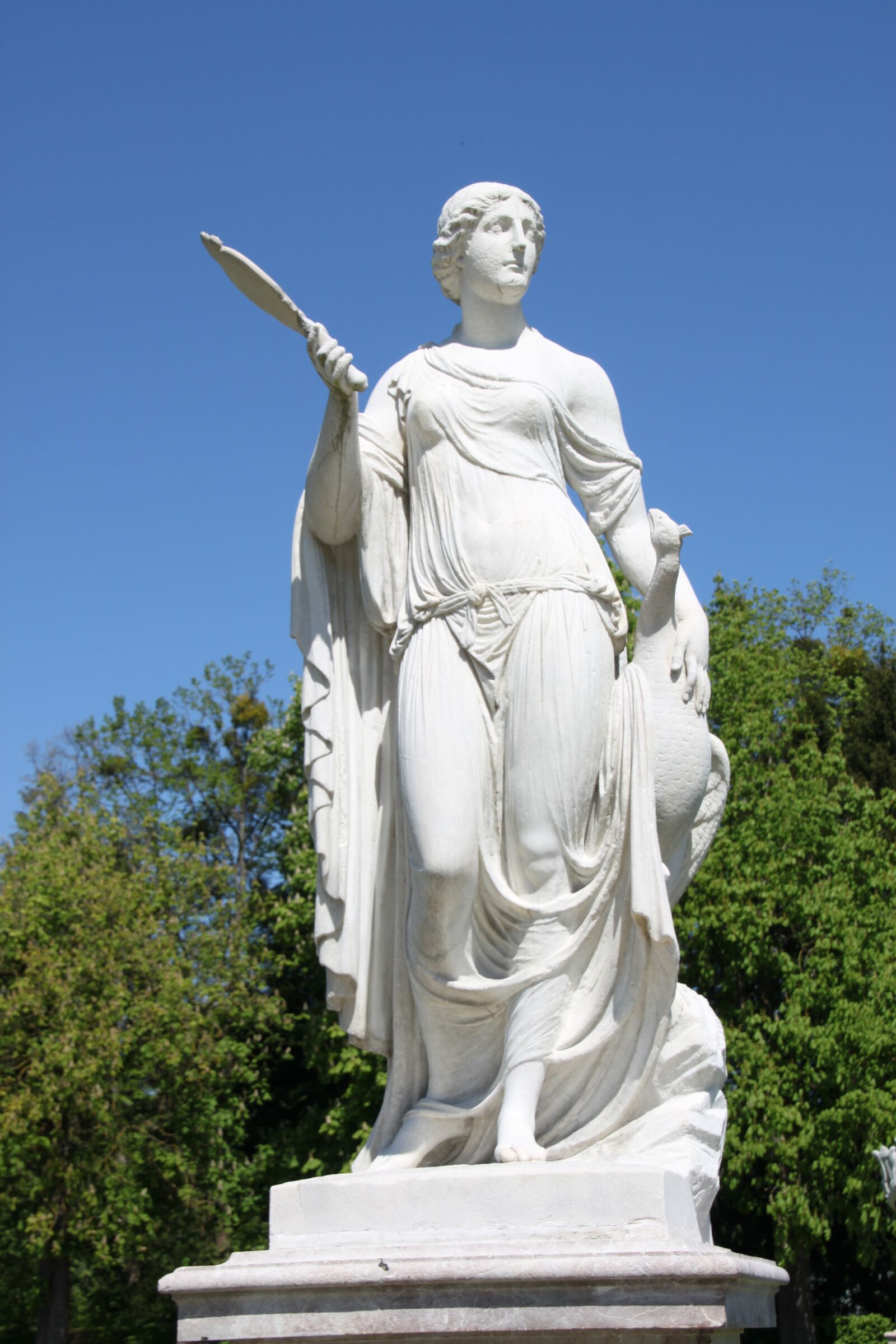Canon EOS 500D (EOS Rebel T1i / EOS Kiss X3) sample photo. Statue, socket, figure photography