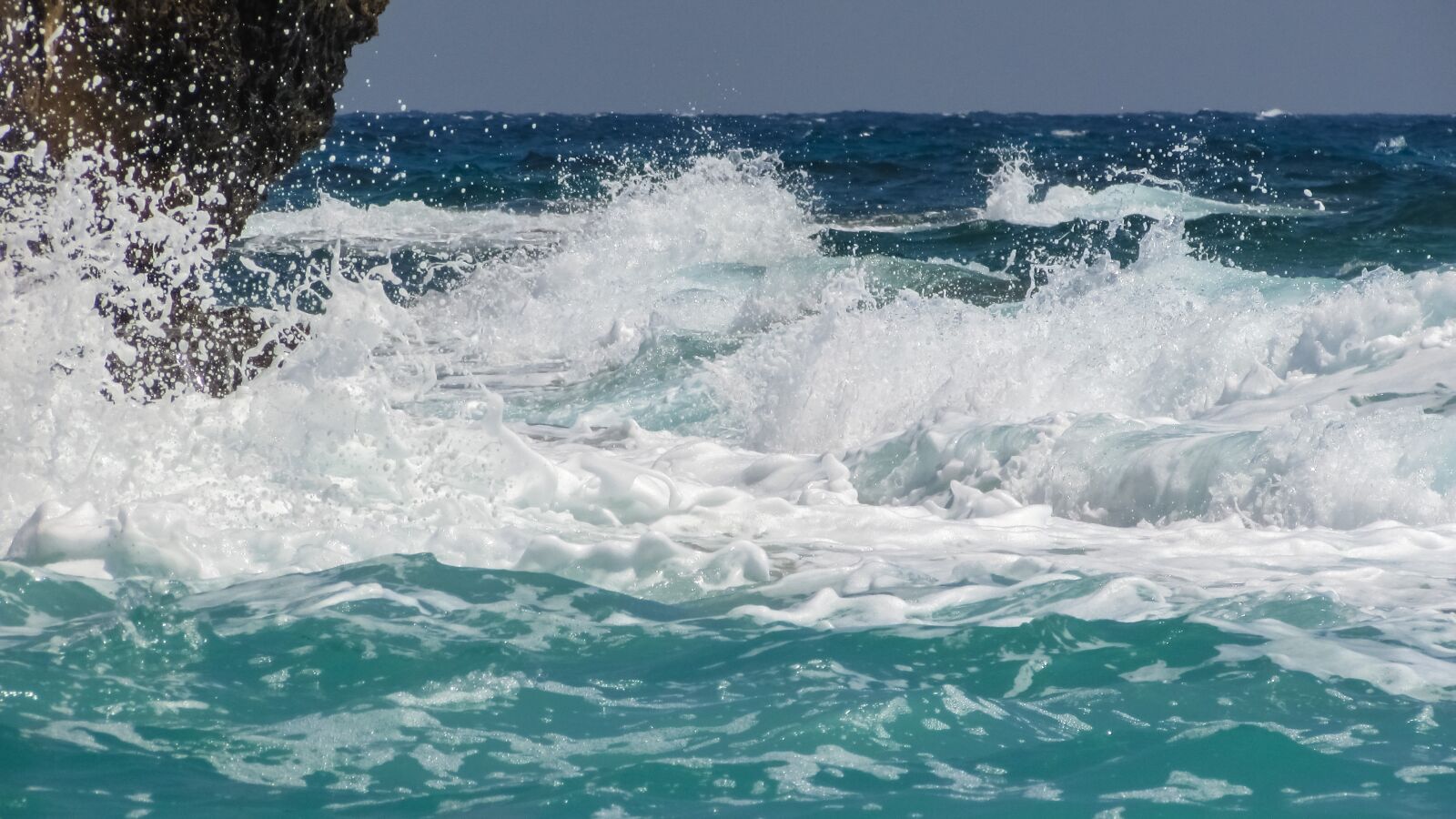 Canon PowerShot SX400 IS sample photo. Wave, smashing, sea photography