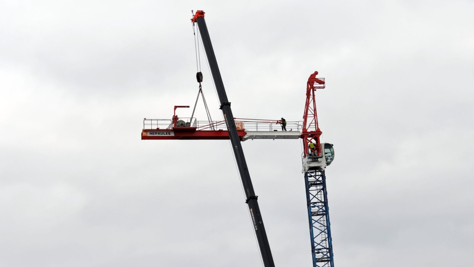 Nikon D5100 sample photo. Cranes, equipment, construction photography