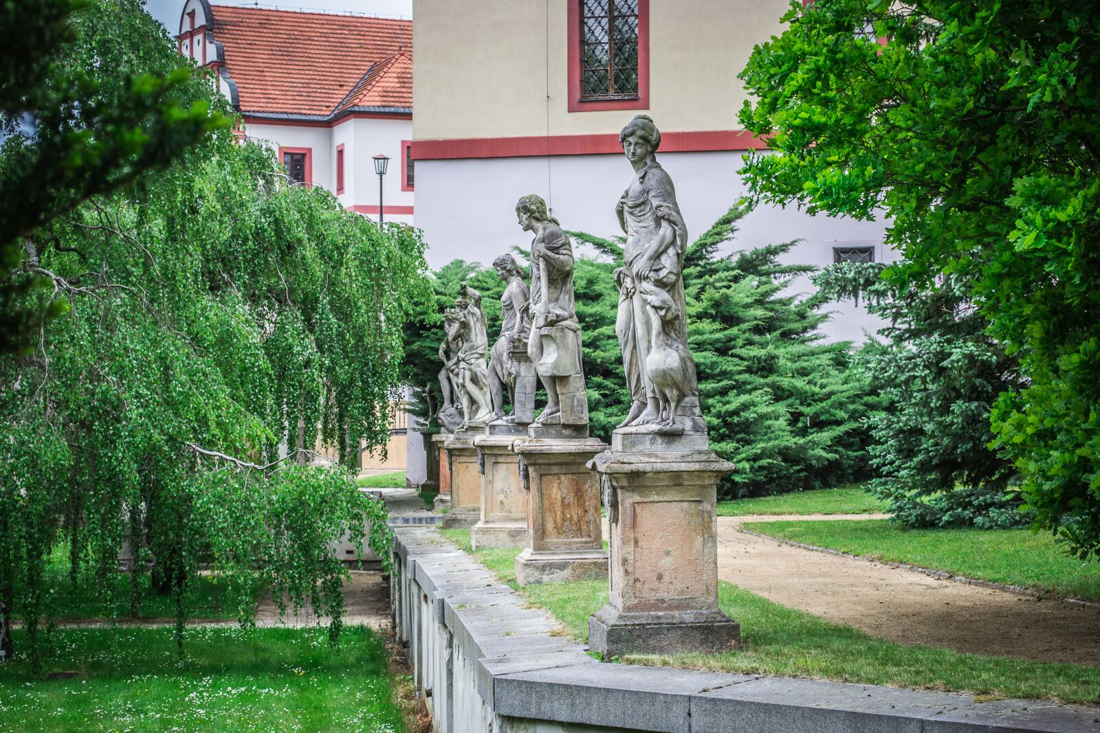 Nikon D3100 sample photo. Castle, park, statuary photography