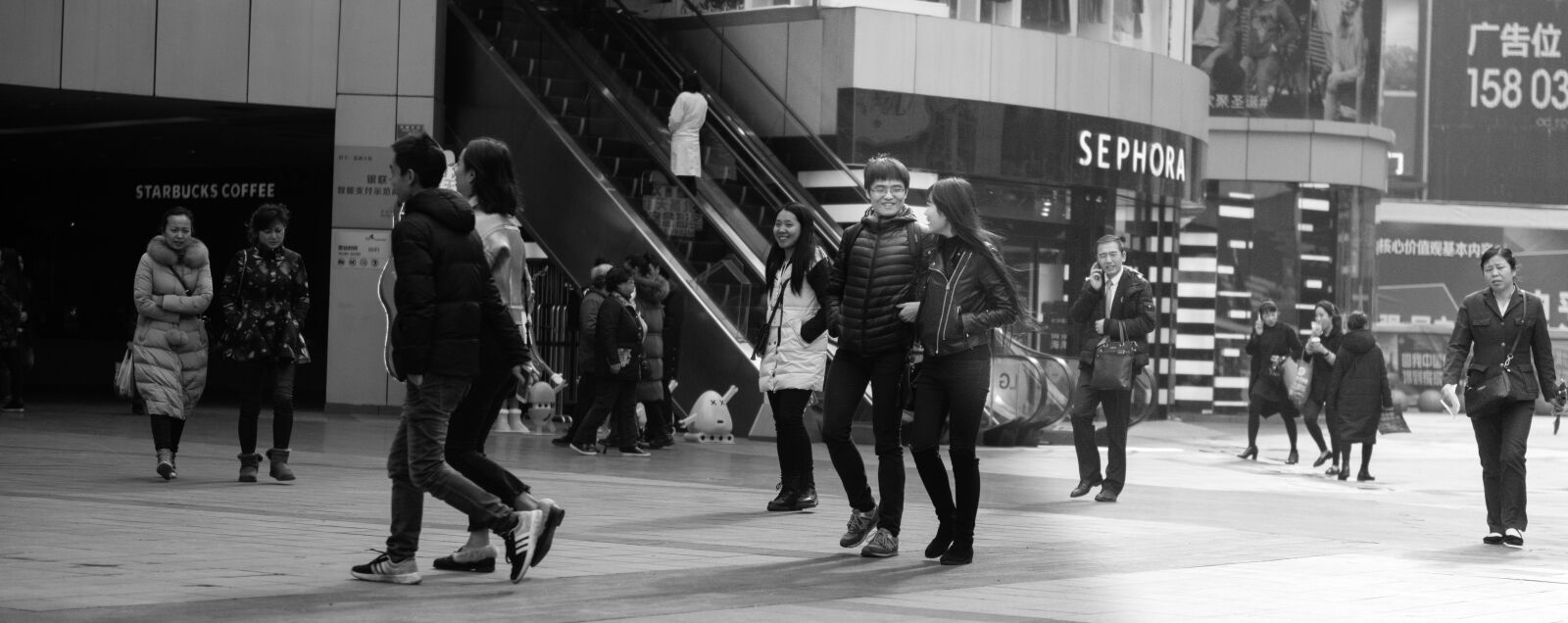 Nikon AF-S Nikkor 24-70mm F2.8G ED sample photo. Black, and, white, city photography