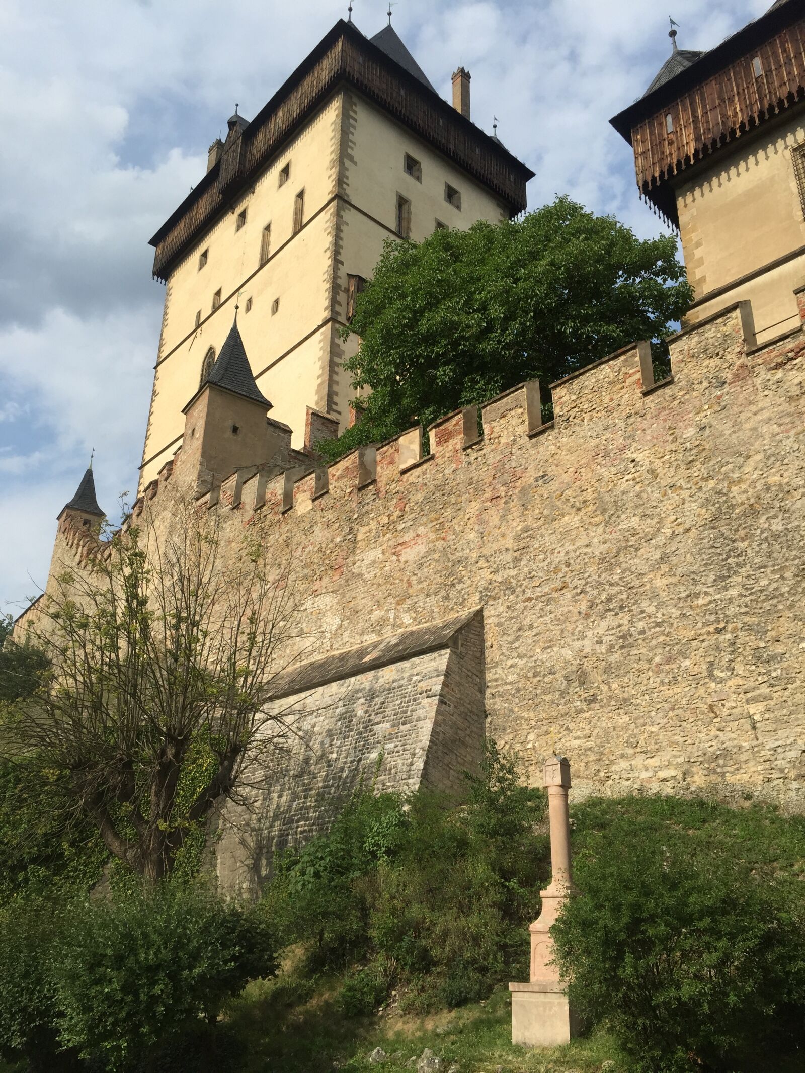Apple iPhone 6 sample photo. Karlstejn, castle, strength photography