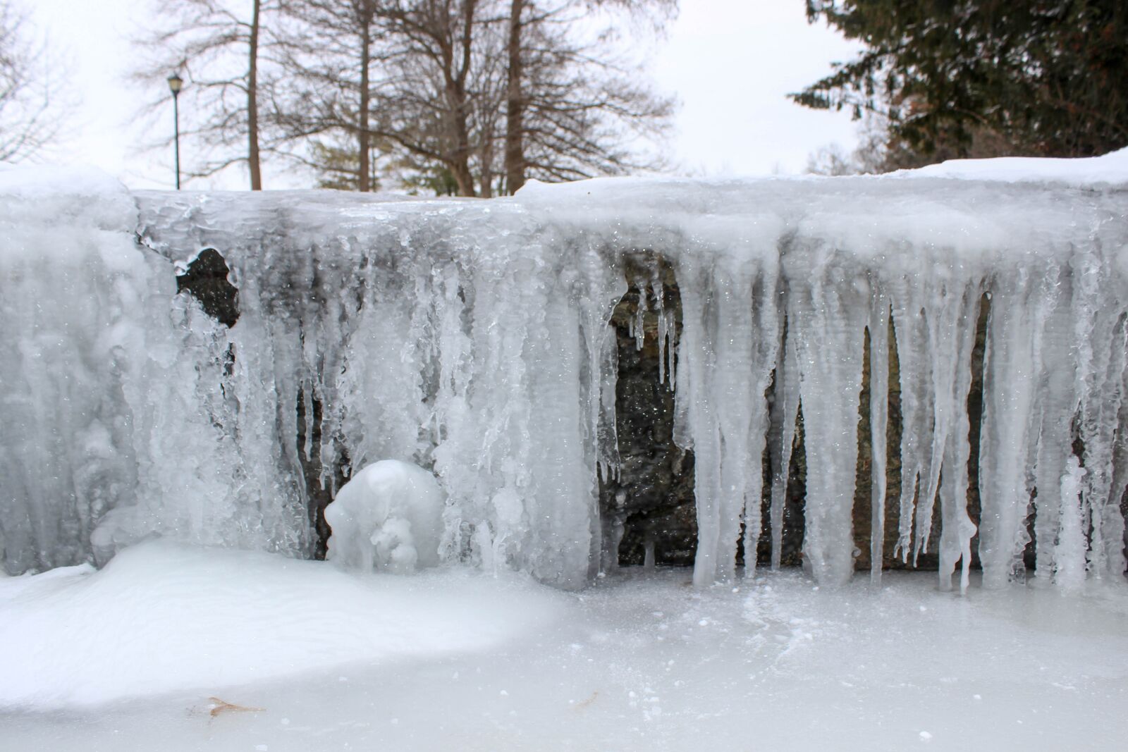 Canon EOS 600D (Rebel EOS T3i / EOS Kiss X5) sample photo. Winter, snow, cold photography