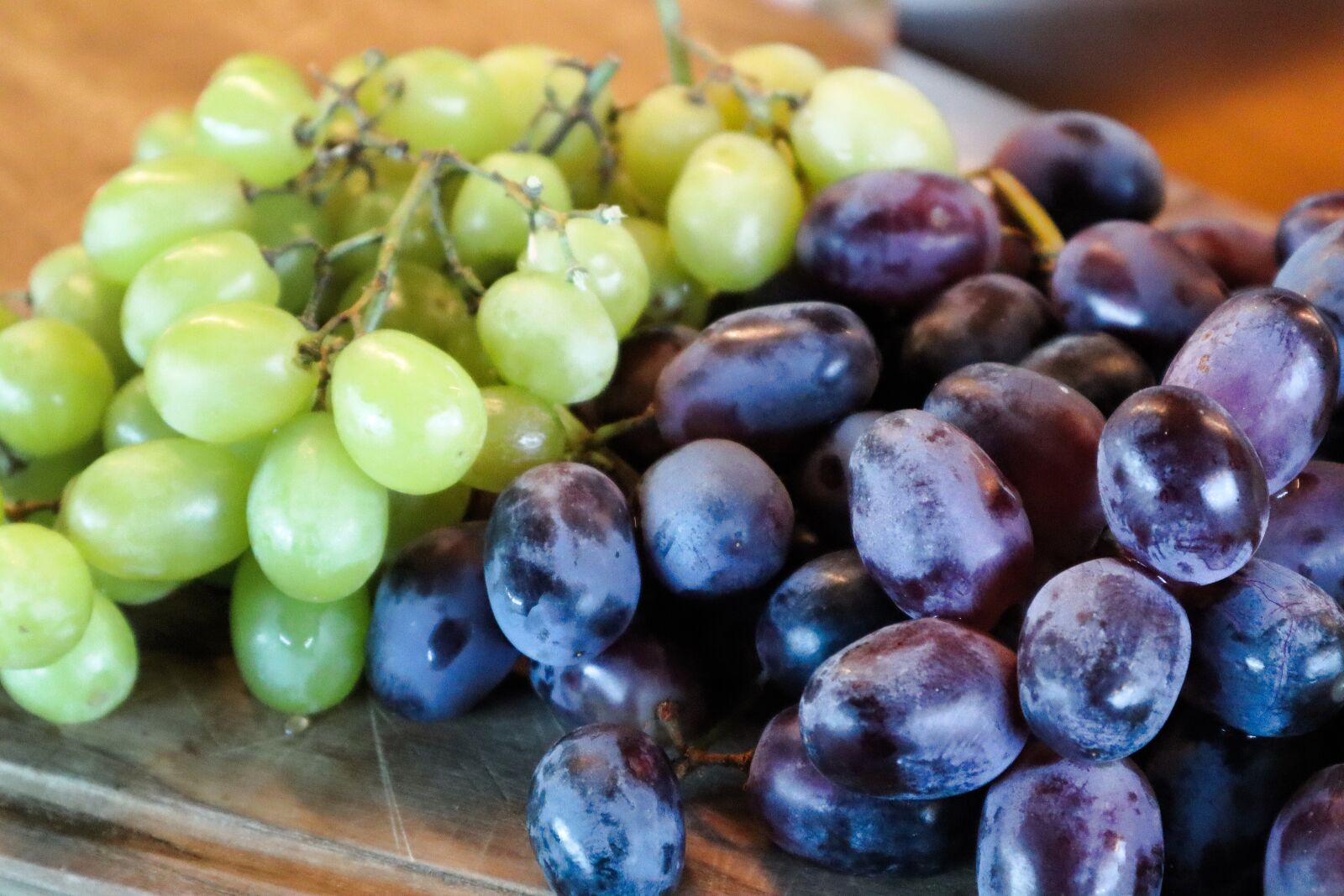 Canon EF-M 15-45mm F3.5-6.3 IS STM sample photo. Grape, grapes, fruit photography