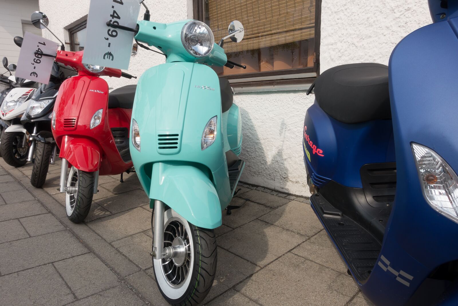 Sony Cyber-shot DSC-RX100 III sample photo. Motor scooter, summer, driving photography