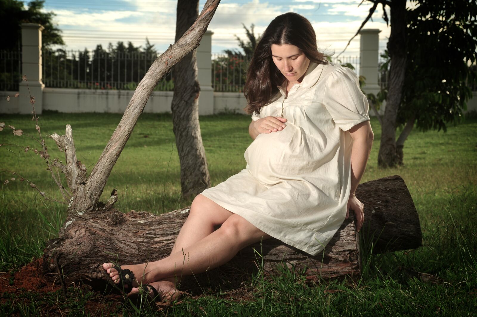 Nikon D90 sample photo. Pregnant woman, big belly photography
