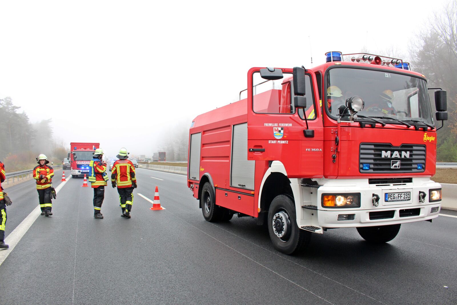 Canon EOS 700D (EOS Rebel T5i / EOS Kiss X7i) sample photo. Fire, highway, accident photography