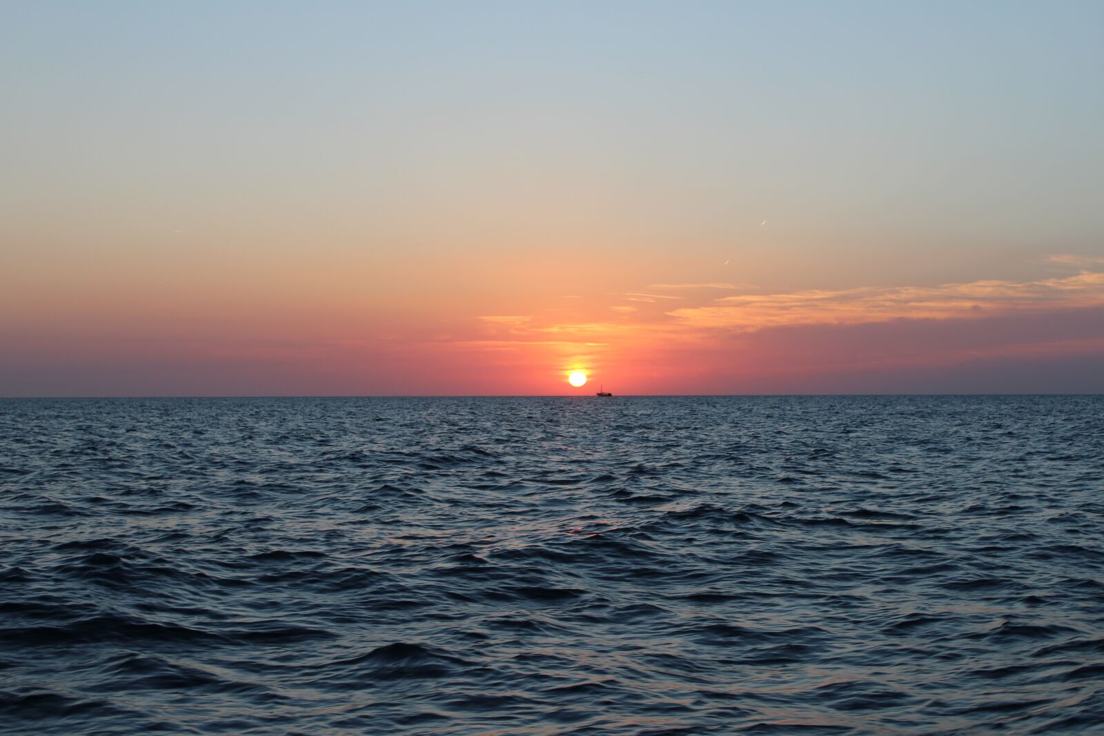 Canon EOS 100D (EOS Rebel SL1 / EOS Kiss X7) sample photo. Sunset, water, sea photography