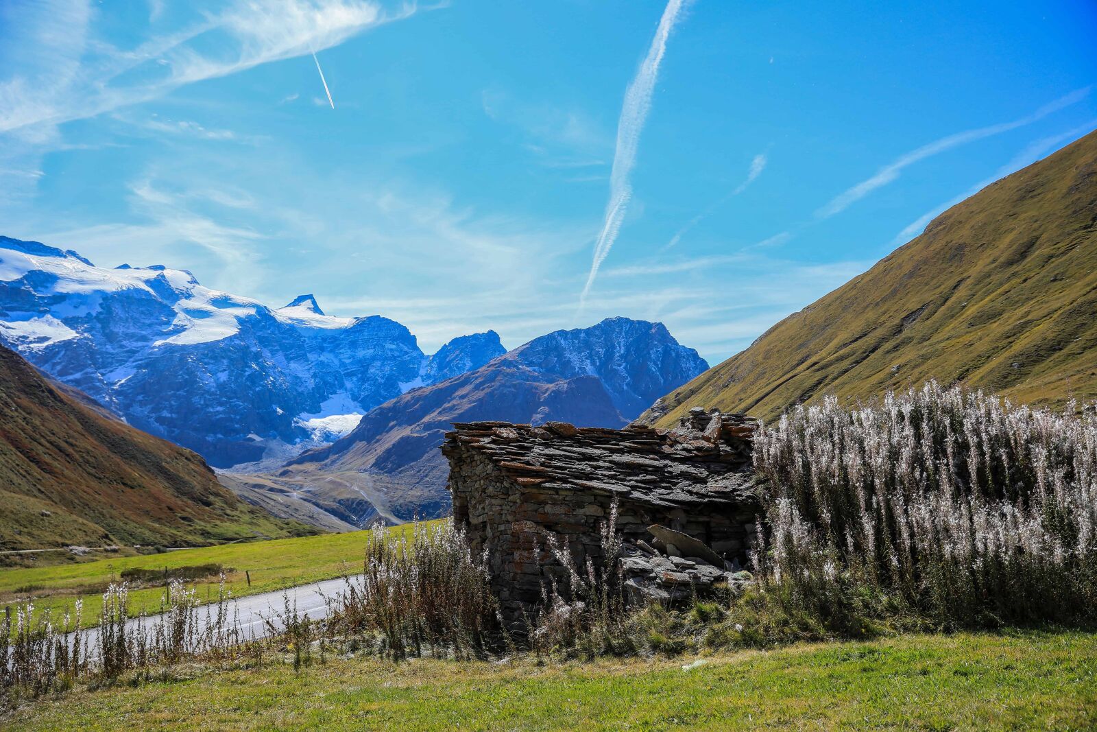 Canon EOS 5D Mark IV sample photo. Valley, mountain, snow, blue photography