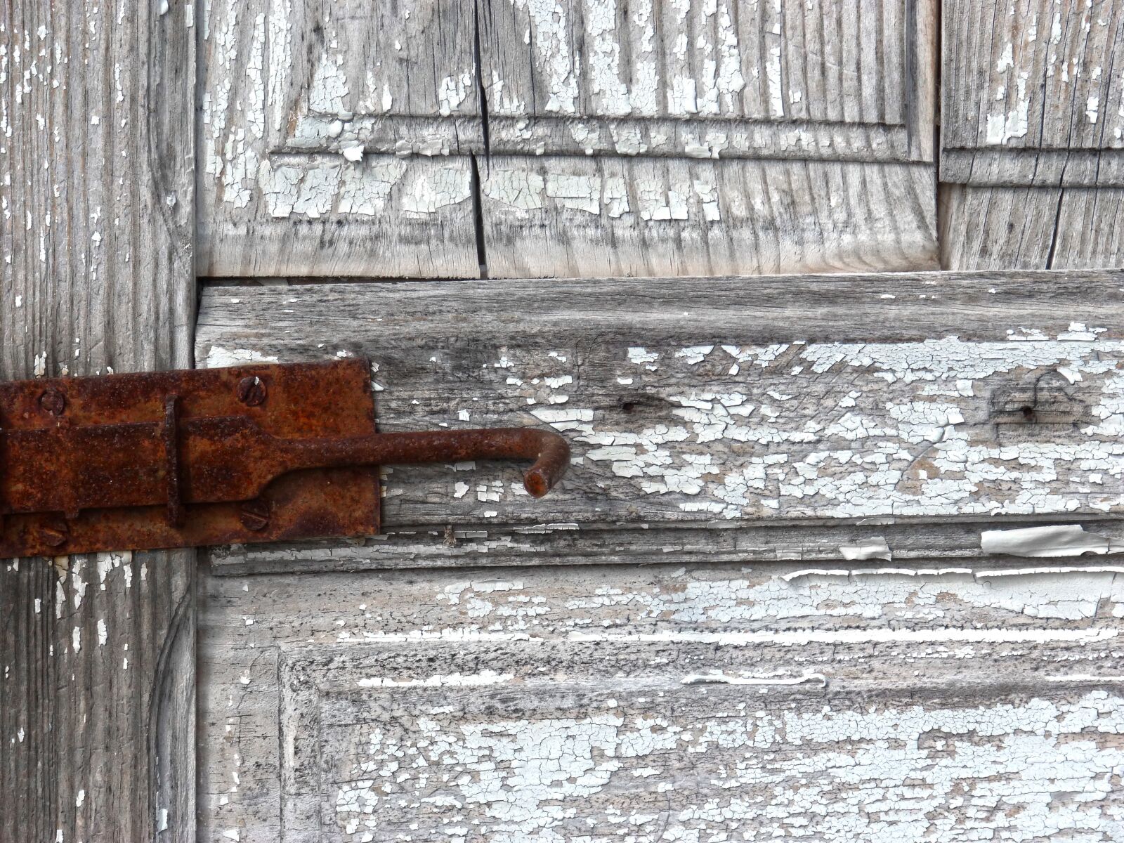 Panasonic DMC-FZ62 sample photo. Door, old, tousled photography