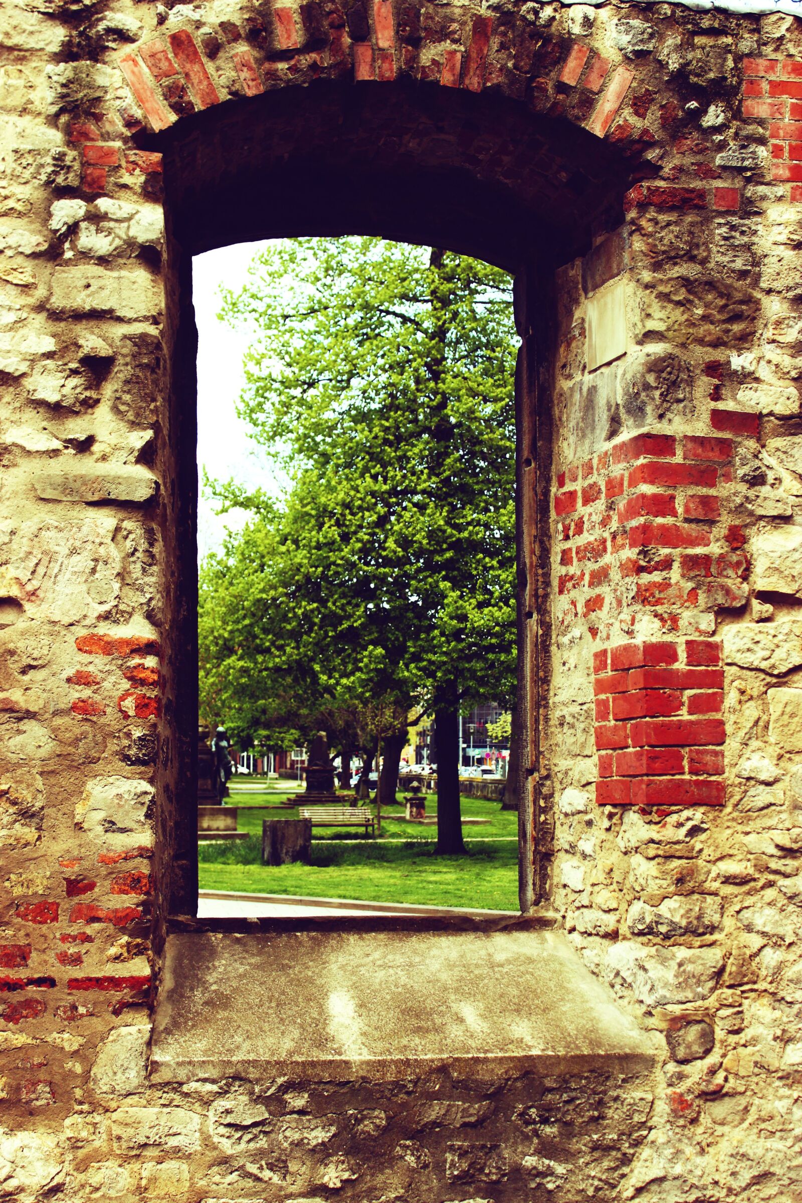 Canon EOS 600D (Rebel EOS T3i / EOS Kiss X5) sample photo. Window, grunge, brick photography