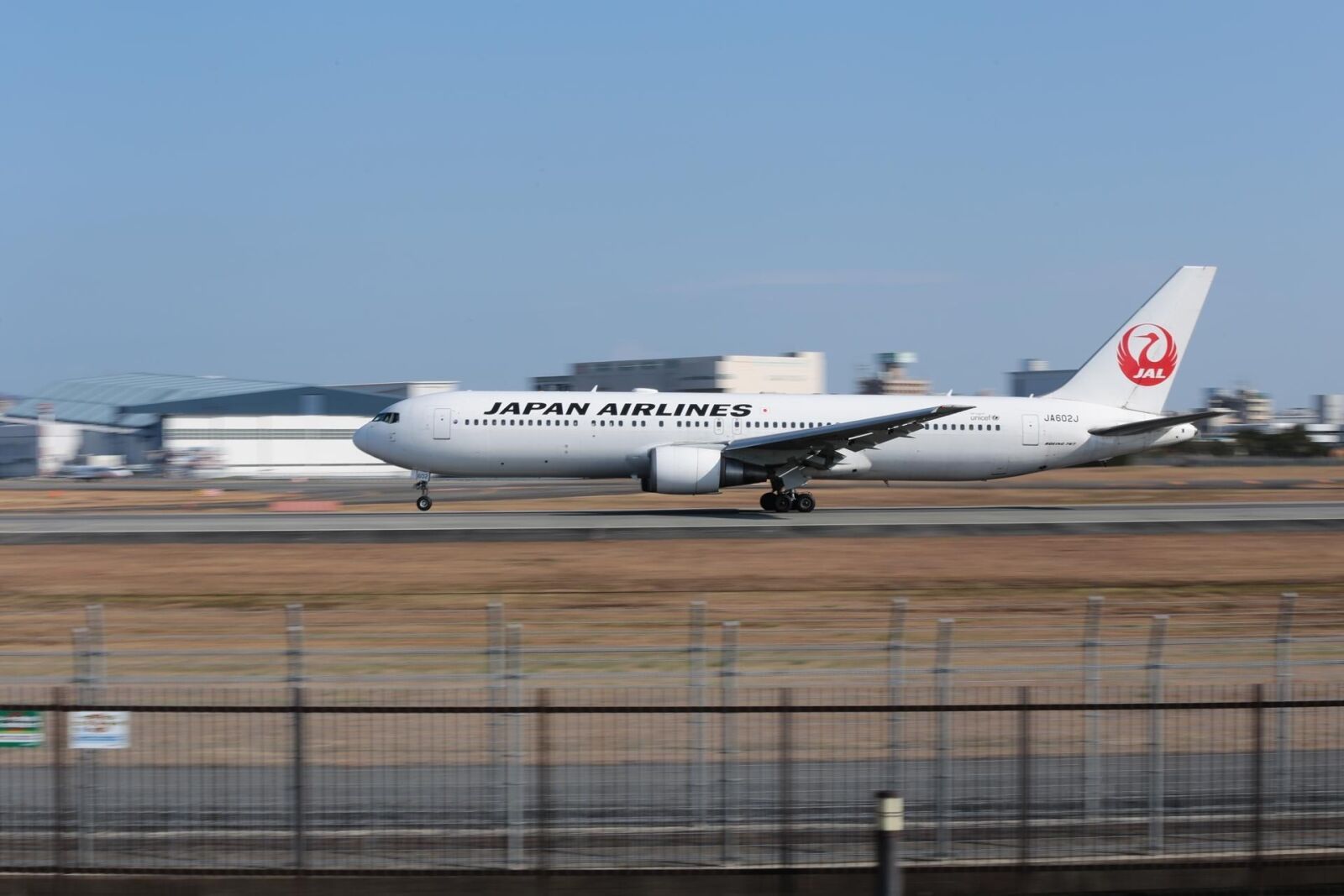 Canon EOS 6D sample photo. Japan, airplane, boeing 767 photography