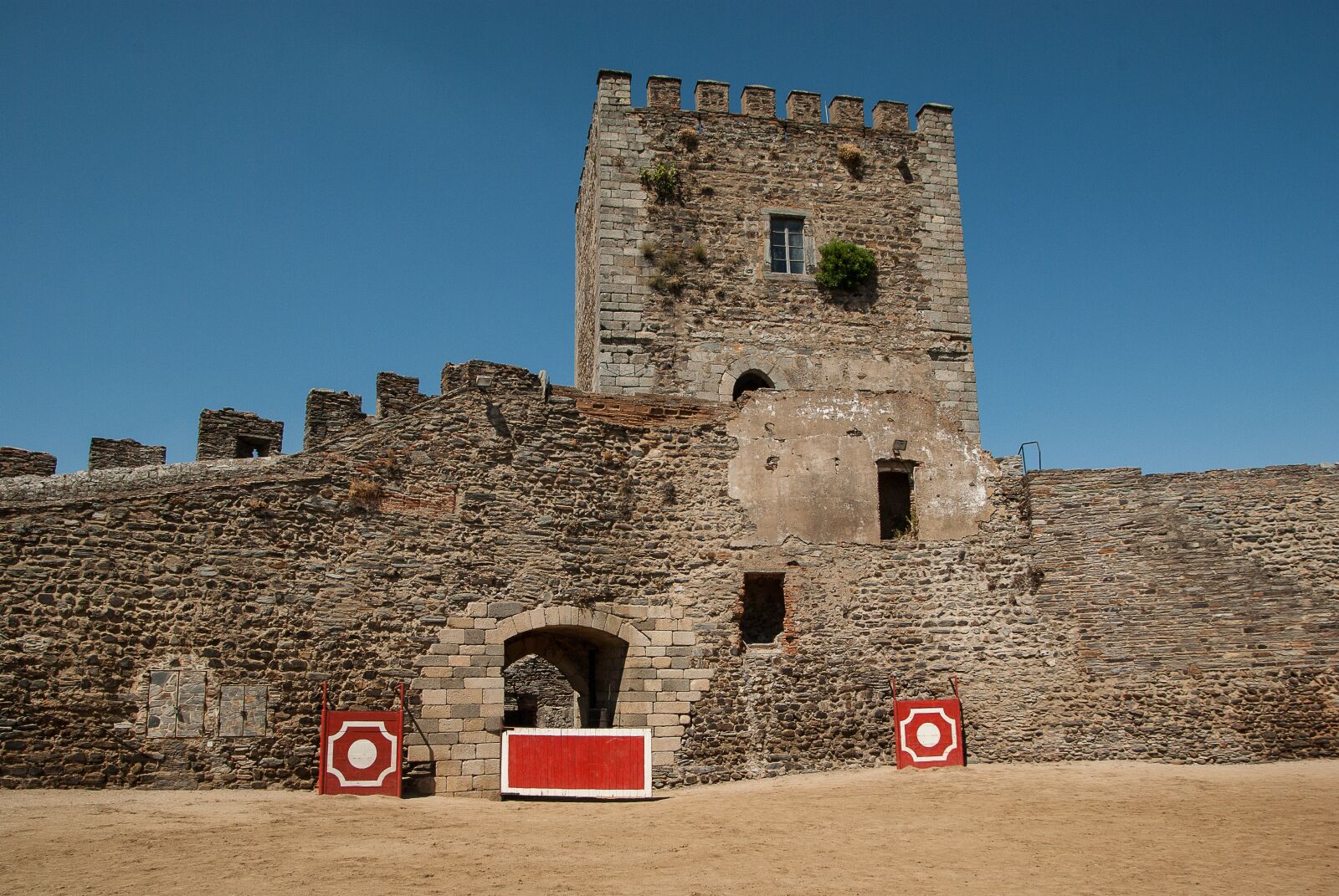 Pentax K10D sample photo. Portugal, castle, medieval photography
