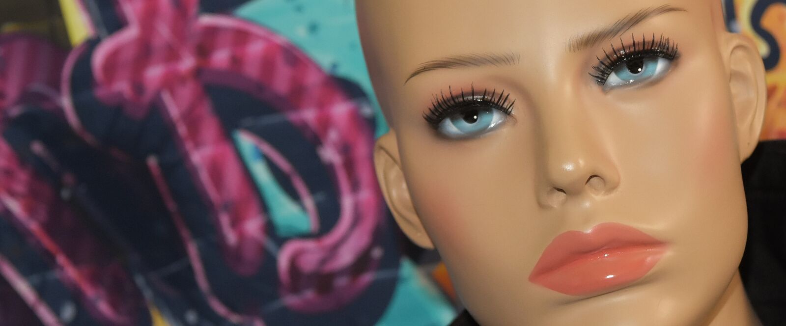 Nikon D7200 sample photo. Display dummy, face, woman photography