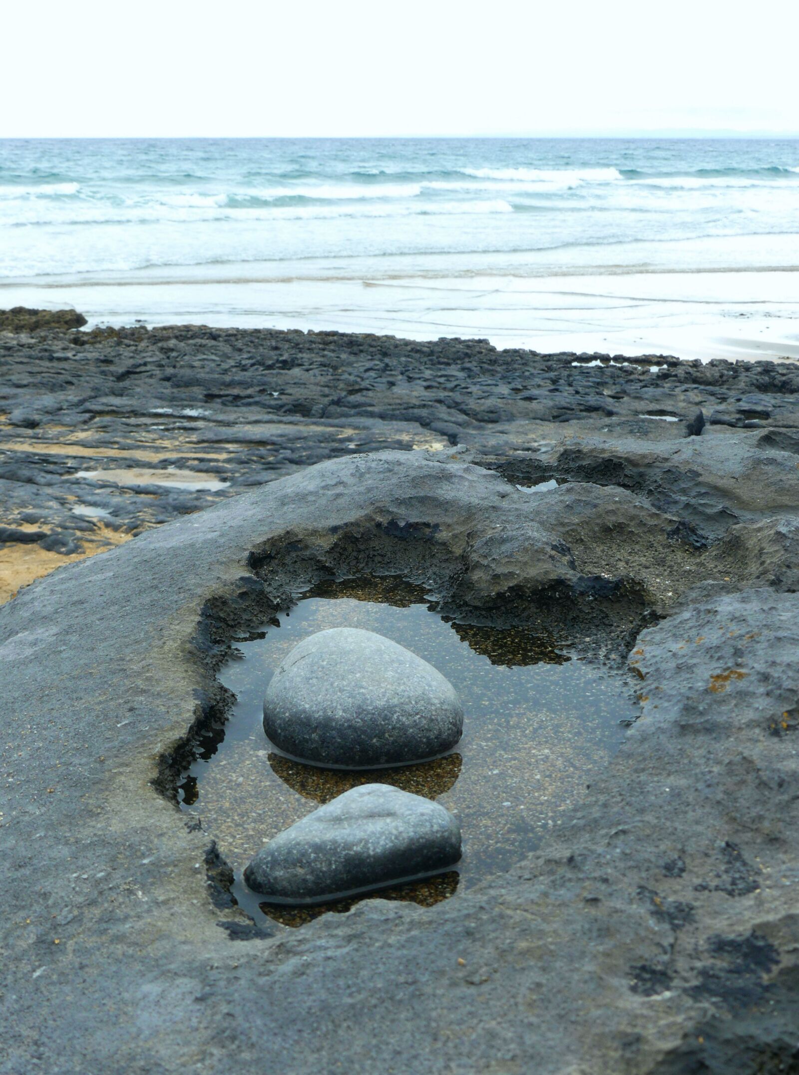 Panasonic Lumix DMC-FZ300 sample photo. Stones, rock, sea photography