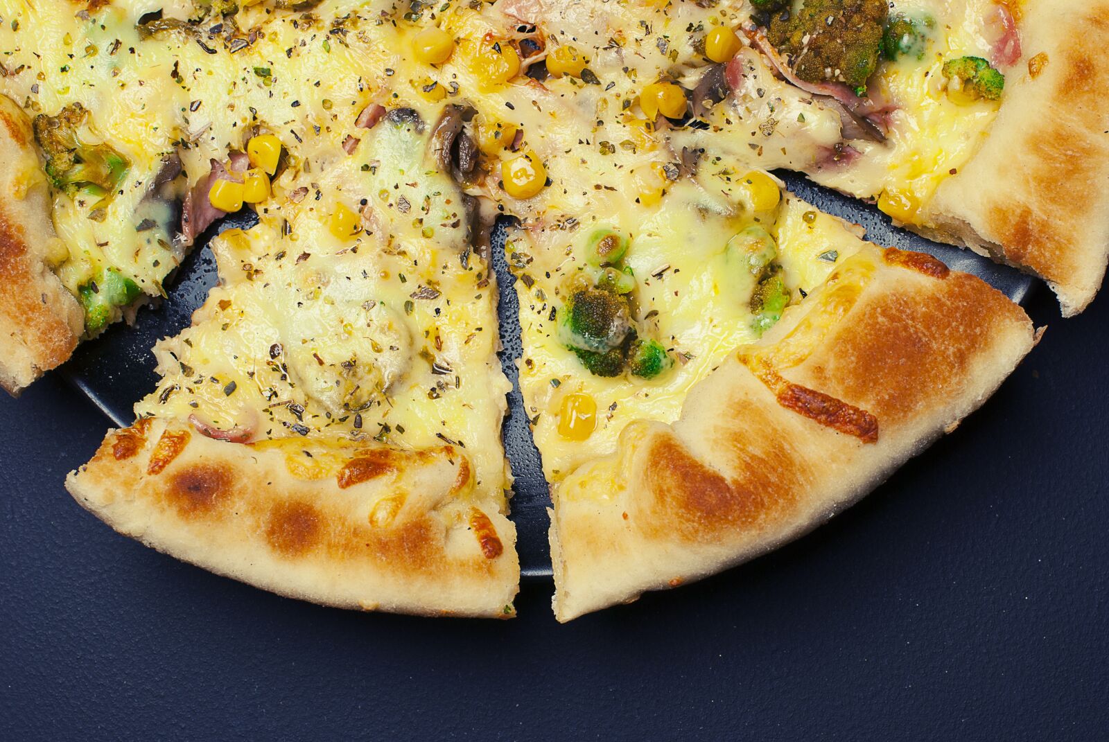 Nikon D60 sample photo. Pizza, cheese, crust photography