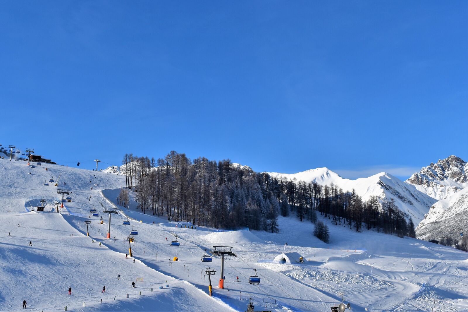 Nikon D5500 sample photo. Ski run, ski lift photography