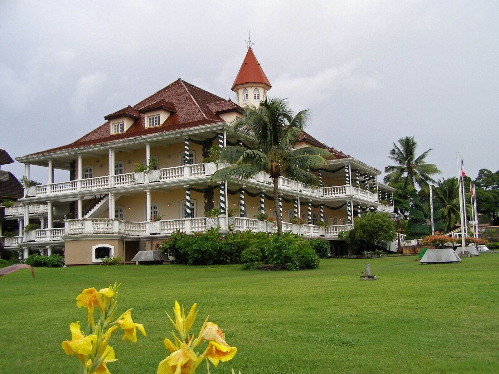 Olympus SP500UZ sample photo. Papeete, tahiti, government house photography