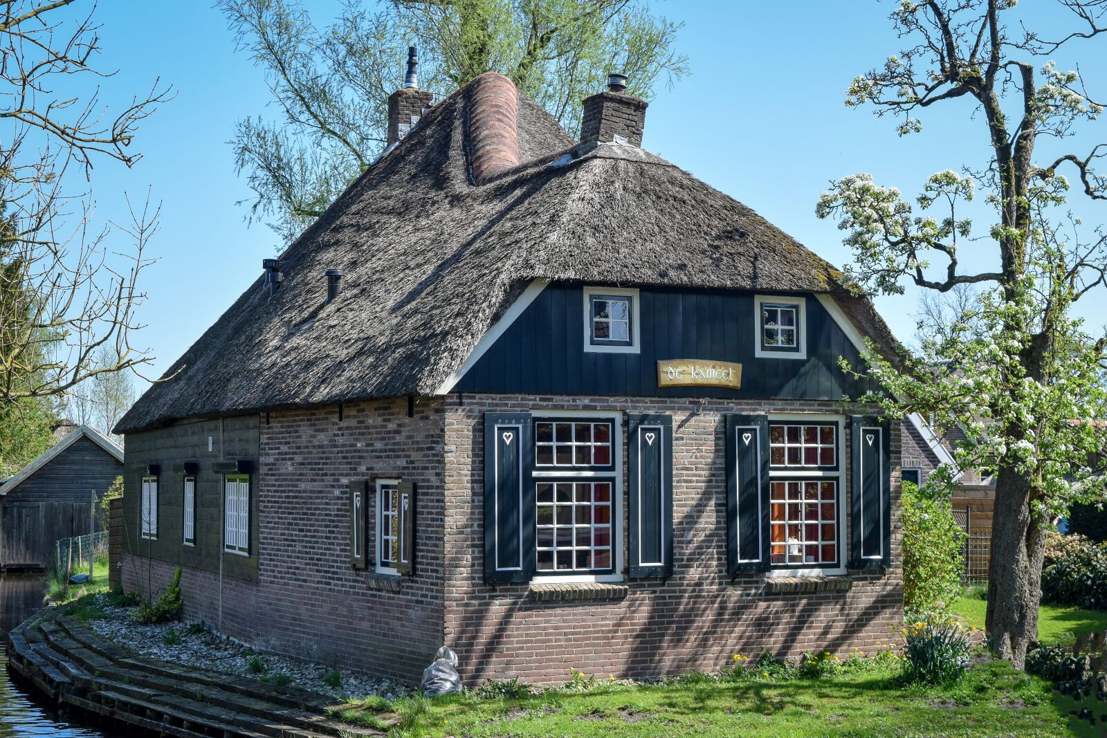 Nikon D3300 sample photo. Traditional house, thatched roof photography