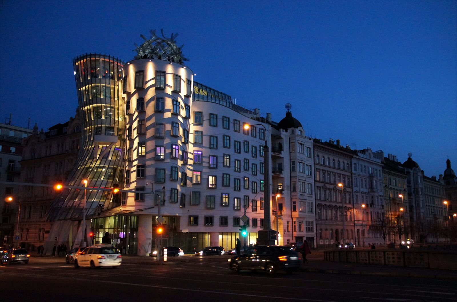 Sony SLT-A58 sample photo. The dancing house, ginger photography