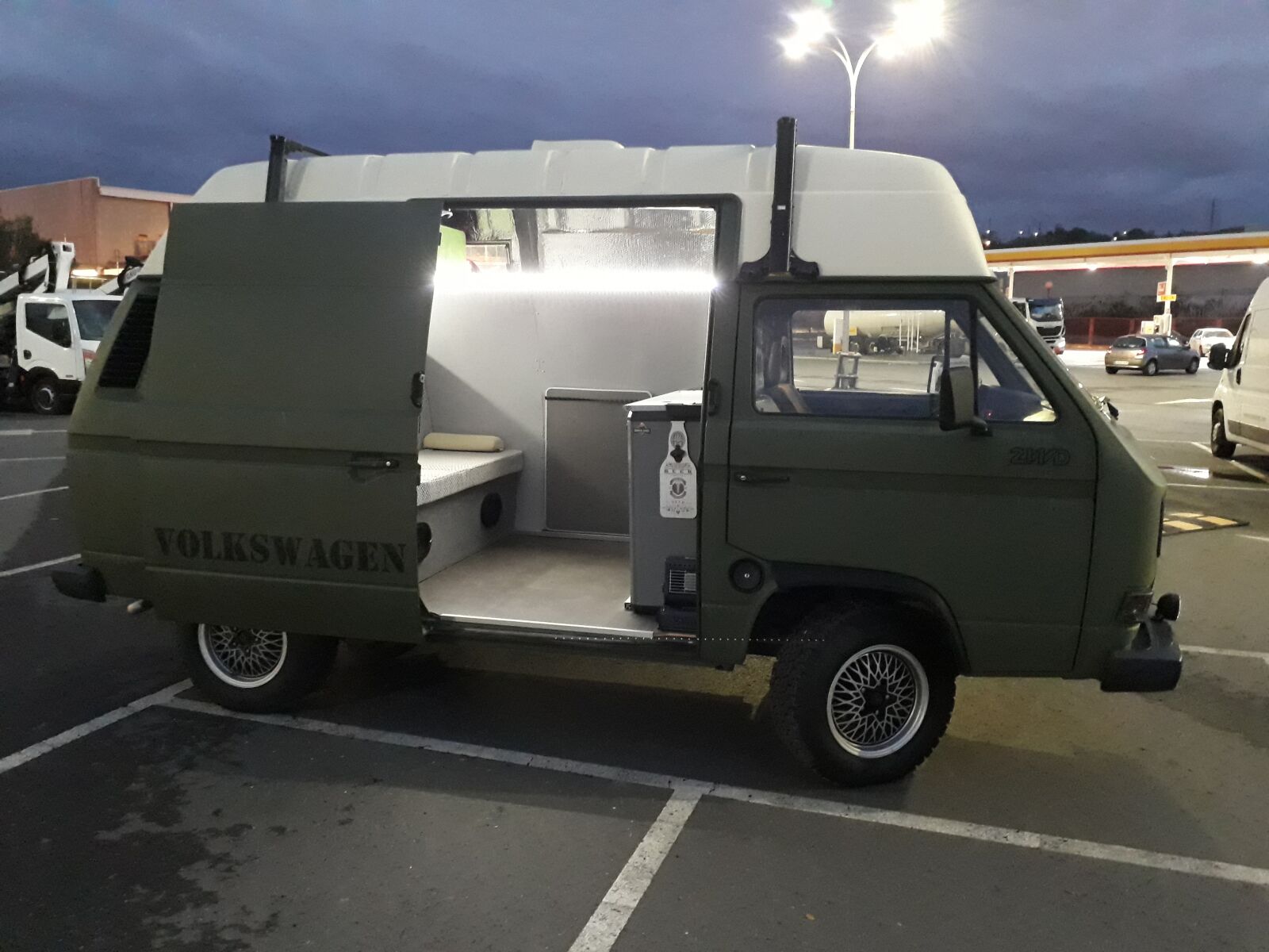 Samsung Galaxy A3(2017) sample photo. Camper, van, camperizar photography