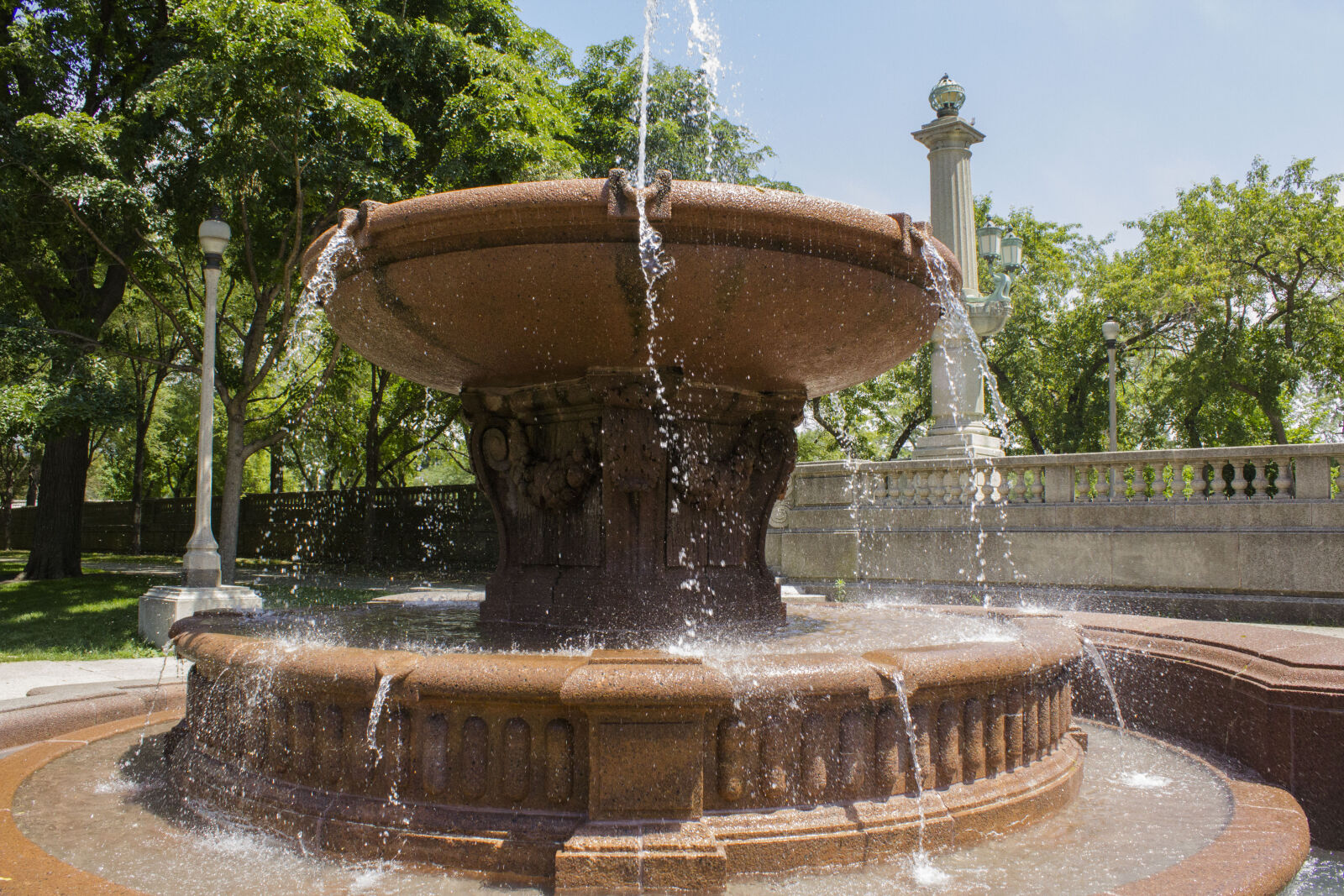 Canon EOS 1200D (EOS Rebel T5 / EOS Kiss X70 / EOS Hi) sample photo. Chicago, fountain, grant, park photography