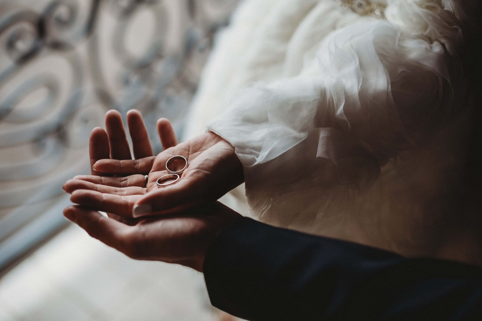 Canon EF 50mm F1.4 USM sample photo. Bride, holding, wedding ring photography