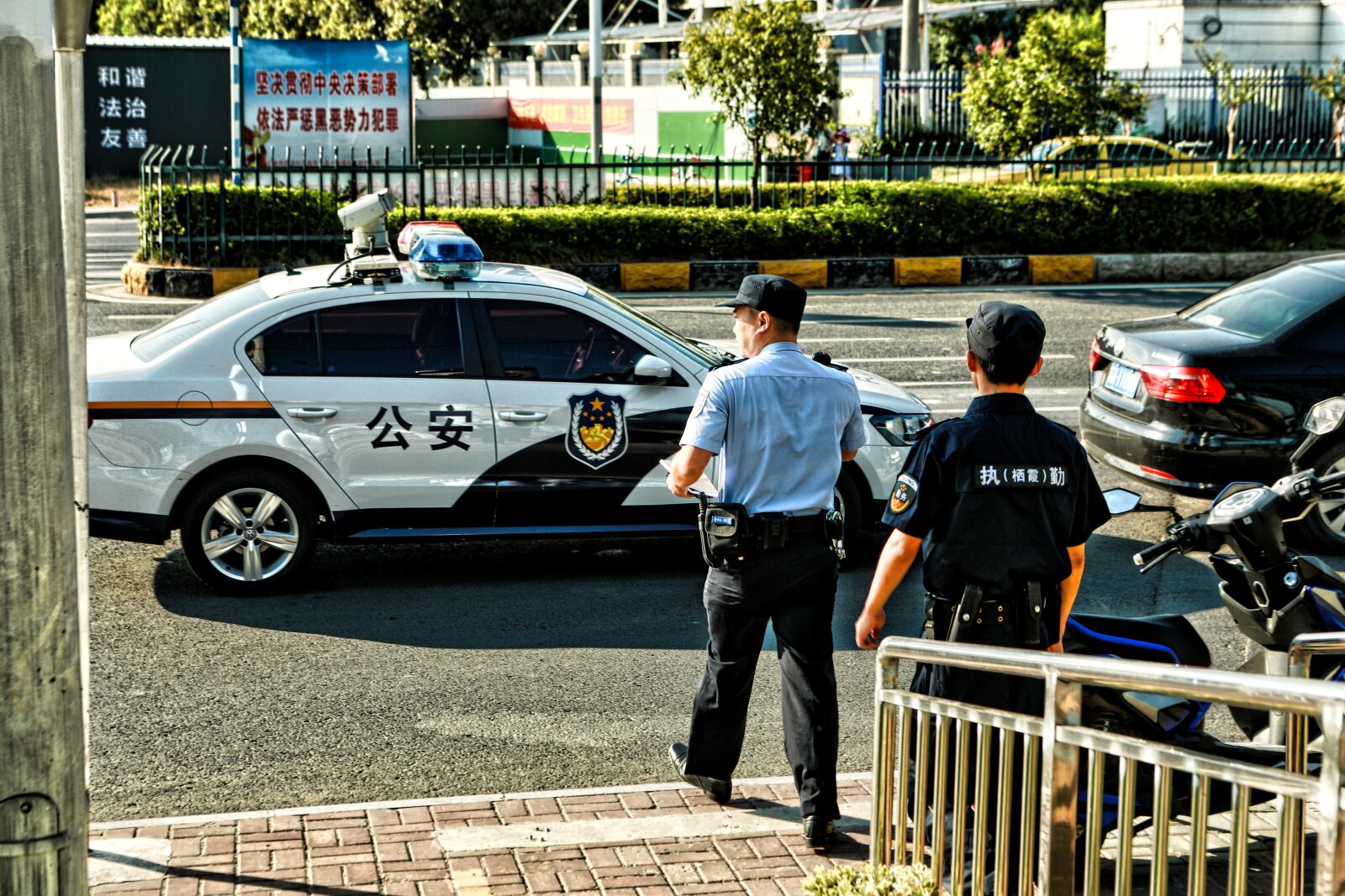 Canon EOS 5D Mark IV sample photo. China, police, no photography
