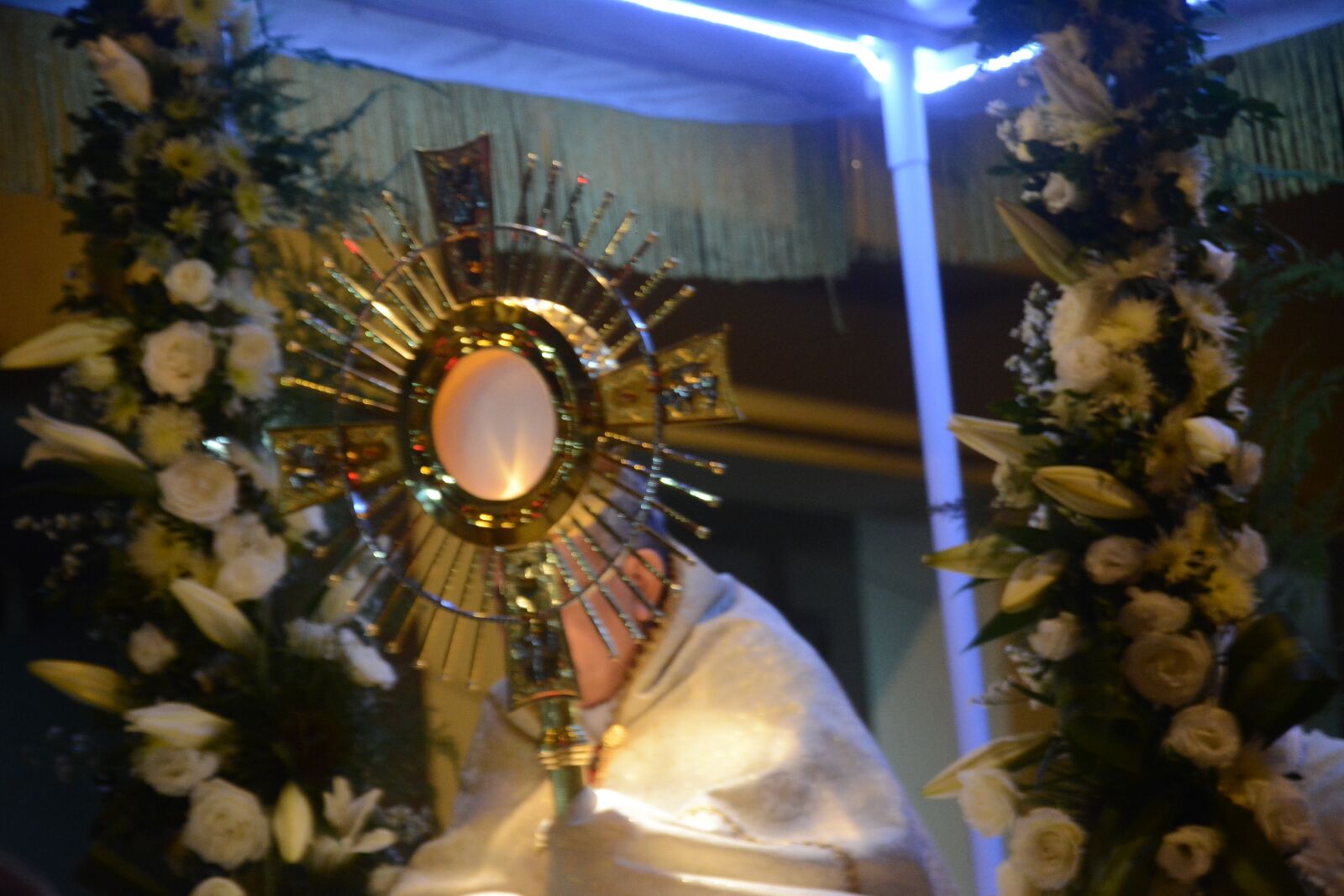 Nikon D5200 sample photo. Monstrance, christ, jesus photography