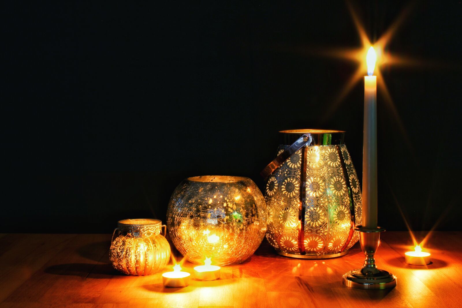 Canon EOS 1300D (EOS Rebel T6 / EOS Kiss X80) sample photo. Candles, still life, candlestick photography