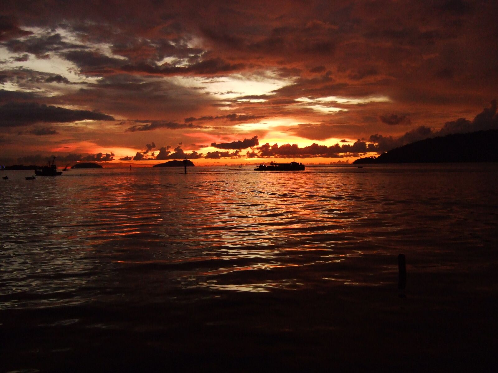 Fujifilm FinePix F31fd sample photo. Sea, ocean, sunset photography