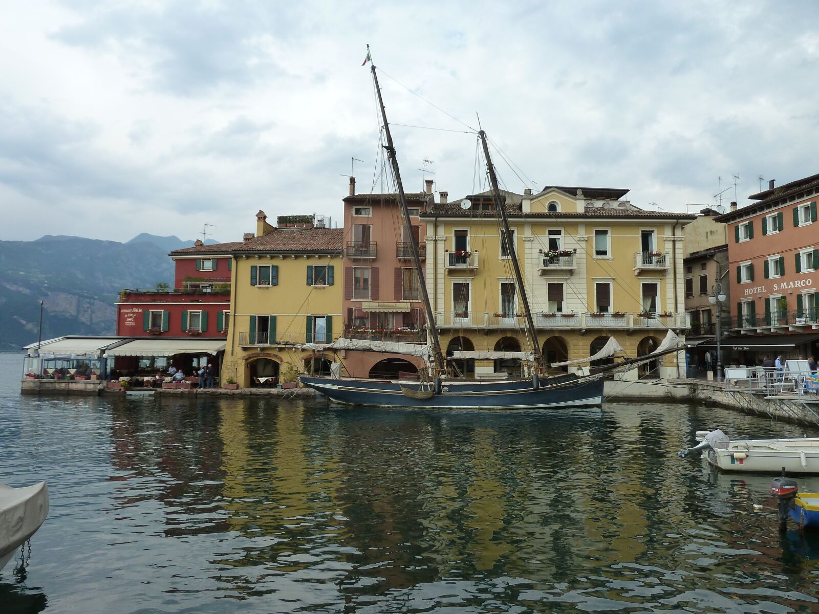 Panasonic Lumix DMC-ZS5 (Lumix DMC-TZ8) sample photo. Garda, port, yacht photography