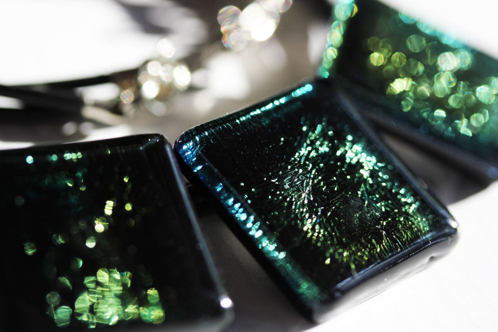 Canon EOS 550D (EOS Rebel T2i / EOS Kiss X4) sample photo. Glass, jewelry, glass jewelry photography