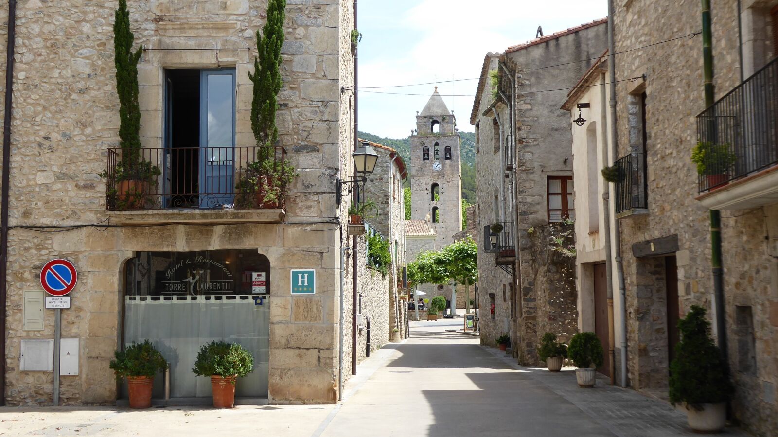 Panasonic Lumix DMC-ZS50 (Lumix DMC-TZ70) sample photo. Spain, mountain village, mediterranean photography