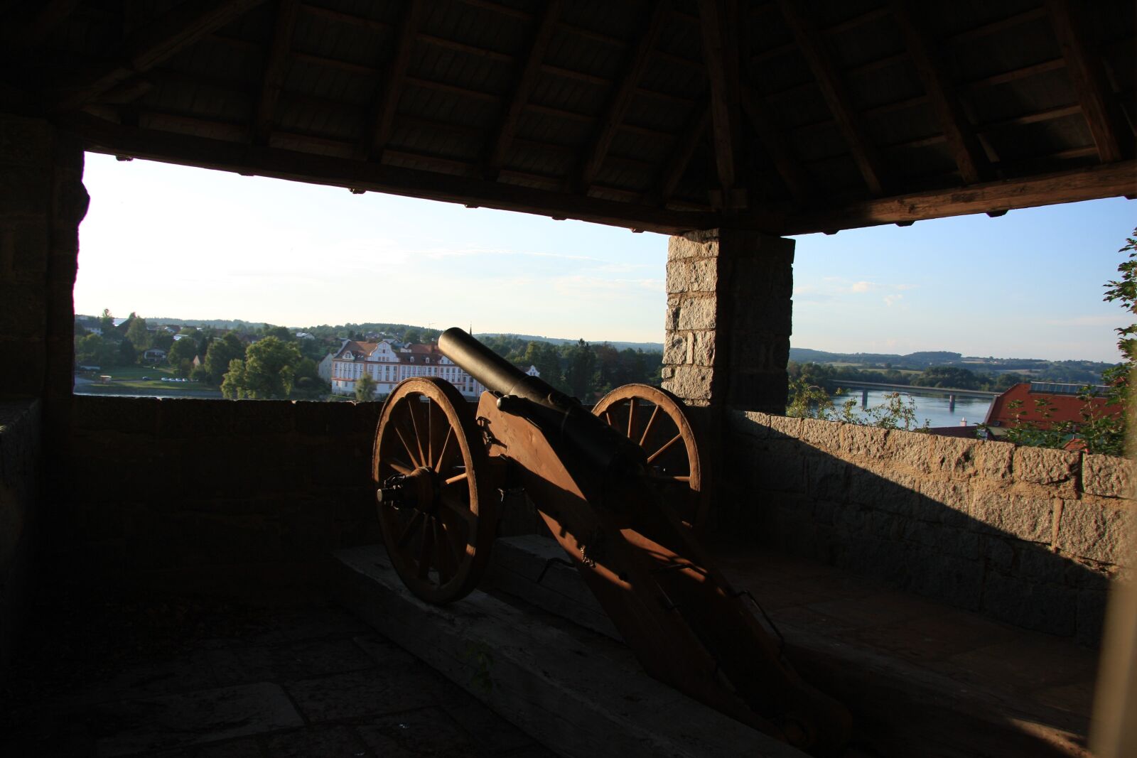 Canon EOS 40D sample photo. Gun, pavilion, barrel of photography