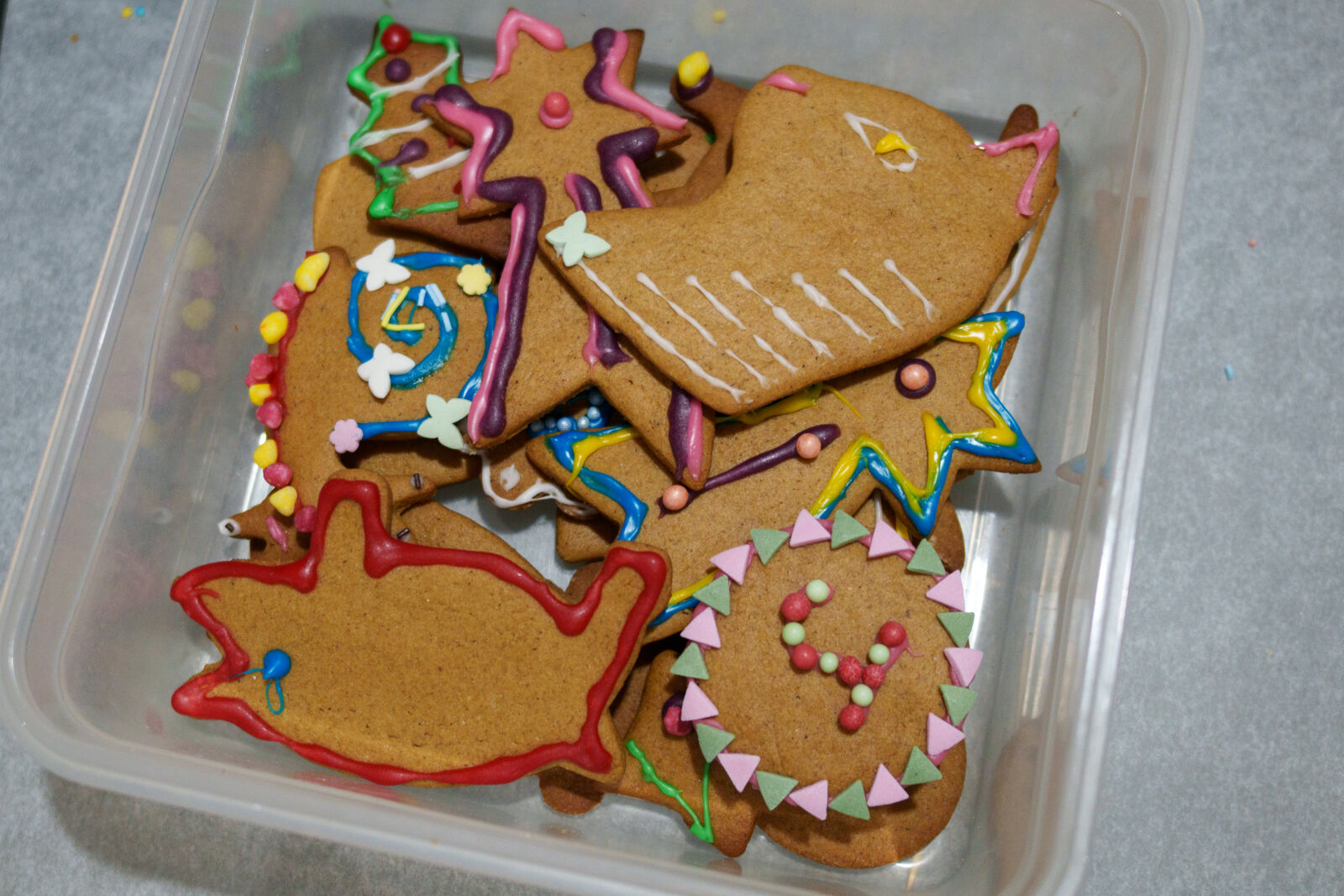 Samyang Remaster Slim 28mm F3.5 sample photo. Ready made gingerbread photography