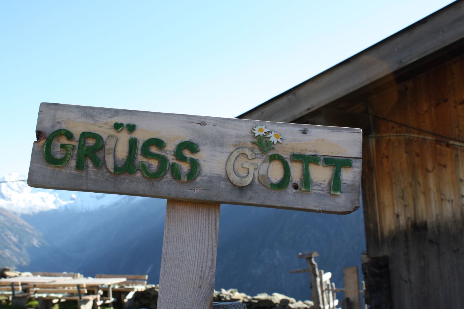 Canon EOS 450D (EOS Rebel XSi / EOS Kiss X2) sample photo. Good day, mountains, hut photography