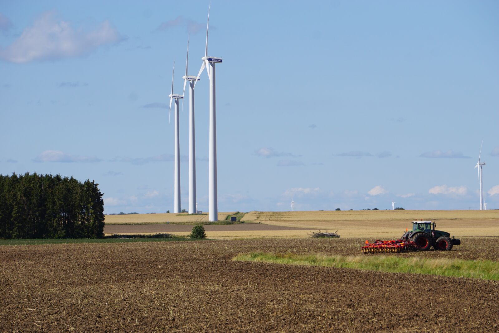 Sony E 55-210mm F4.5-6.3 OSS sample photo. Sweden, östergötland, wind photography