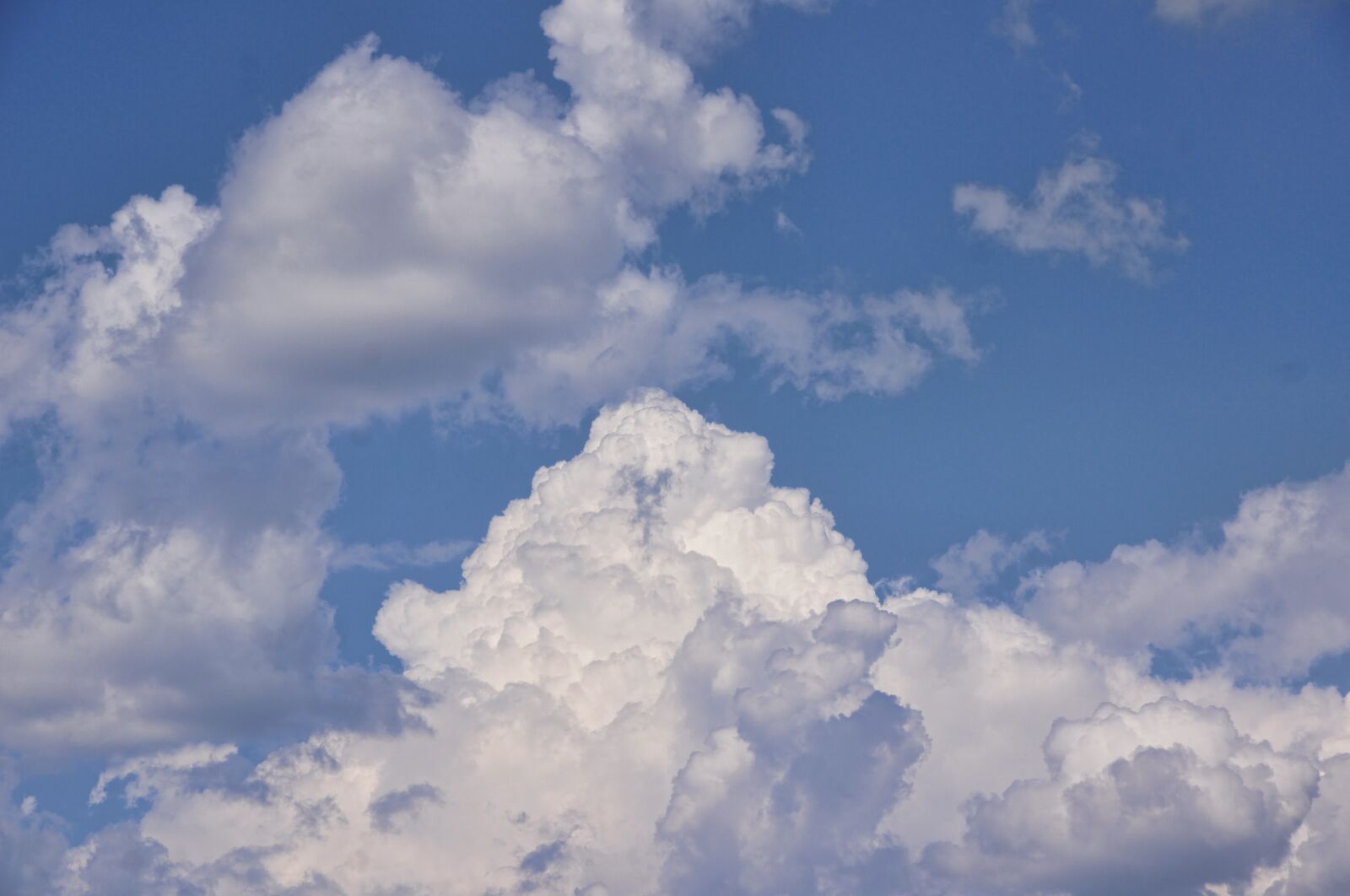 Sony Alpha DSLR-A580 sample photo. Clouds, sky, blue photography