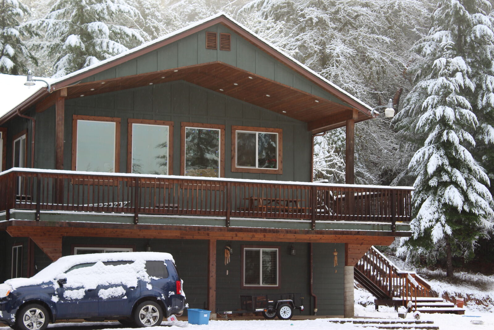 Canon EOS 1200D (EOS Rebel T5 / EOS Kiss X70 / EOS Hi) sample photo. Christmas, mountain, home, snow photography