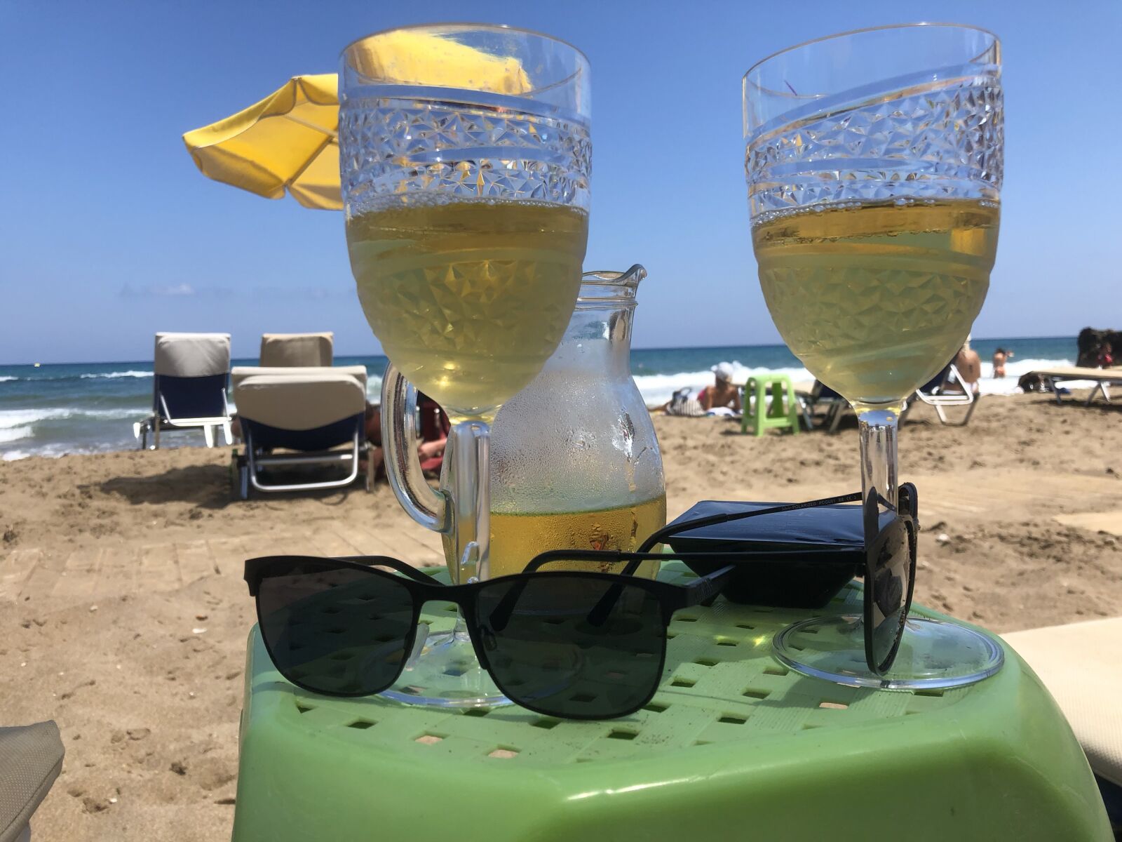 iPhone 8 back camera 3.99mm f/1.8 sample photo. Beach, wine, sunglasses photography