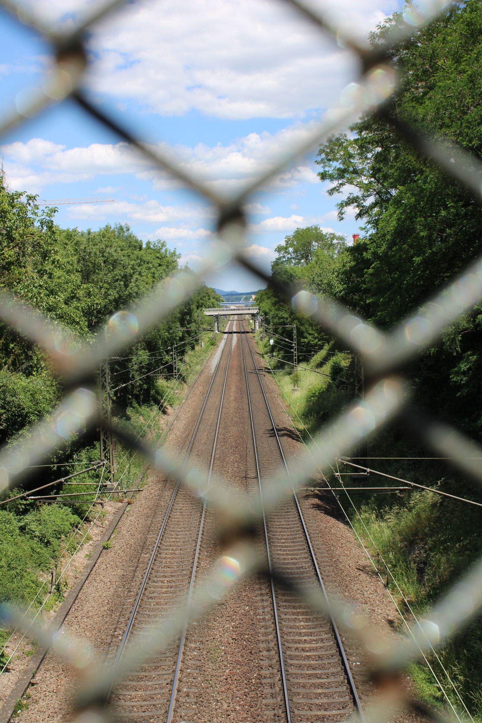 Canon EOS 2000D (EOS Rebel T7 / EOS Kiss X90 / EOS 1500D) sample photo. Fence, train tracks, bridge photography