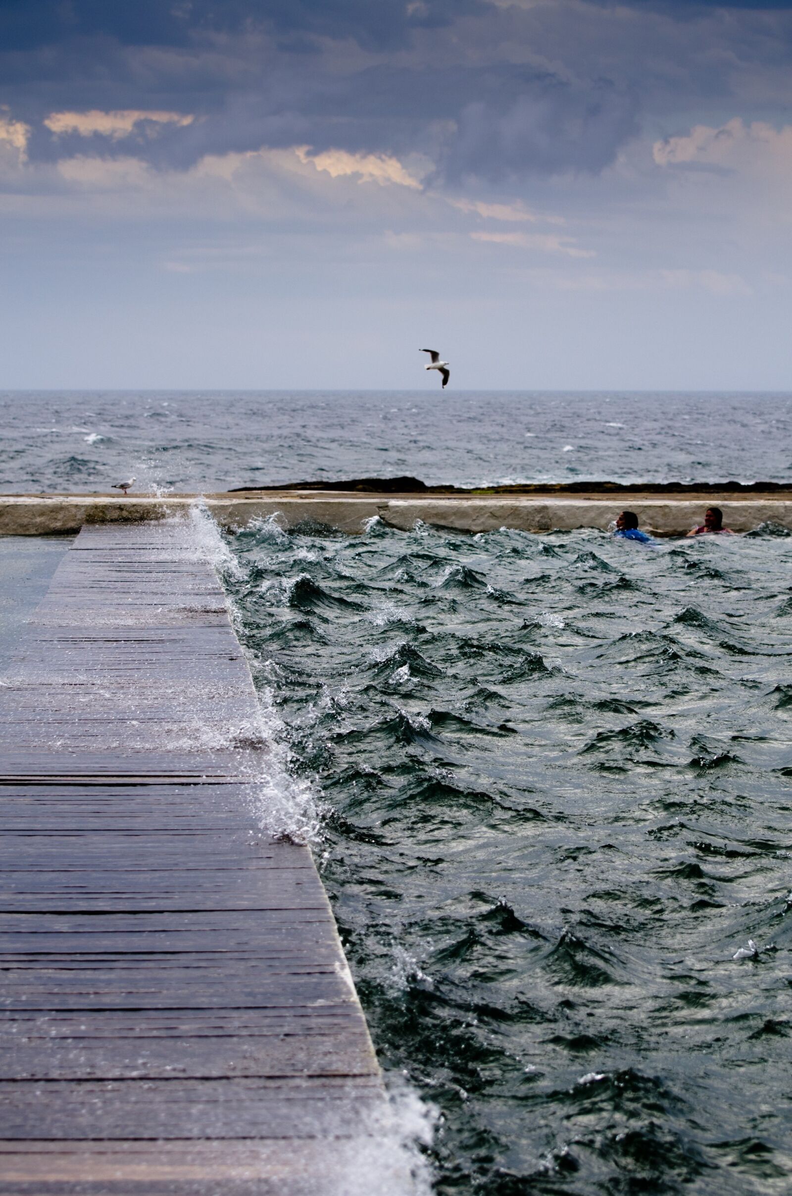 Nikon D7000 sample photo. Platform, baths, choppy photography