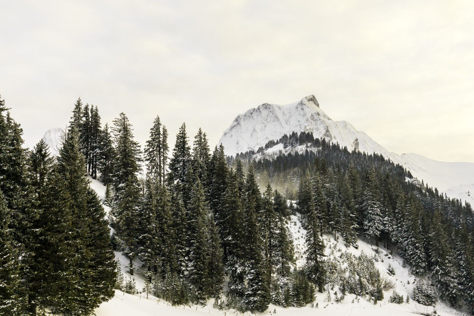 Canon EF 16-35mm F4L IS USM sample photo. Mountain, cold, snow photography