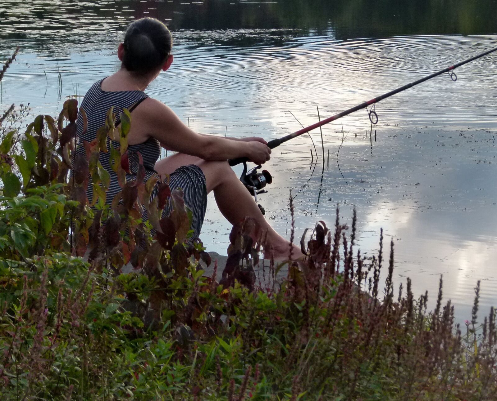 Panasonic Lumix DMC-FZ100 sample photo. Woman, fishing, lake photography