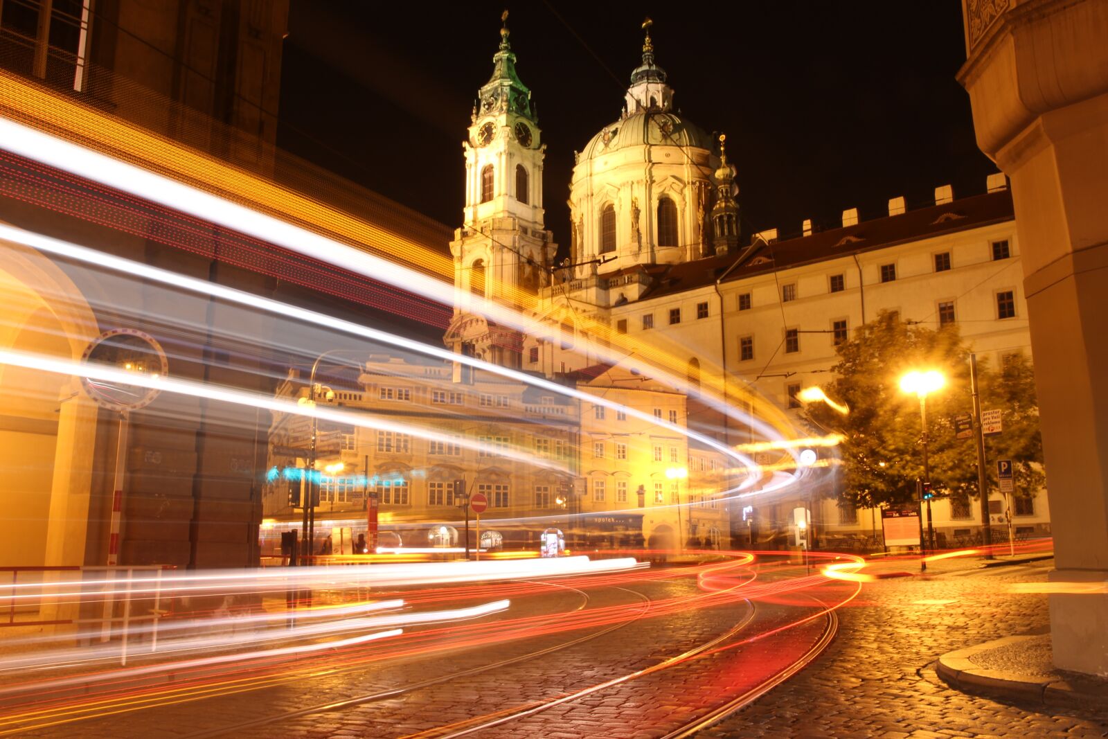 Canon EOS 100D (EOS Rebel SL1 / EOS Kiss X7) sample photo. Prague, night, city photography