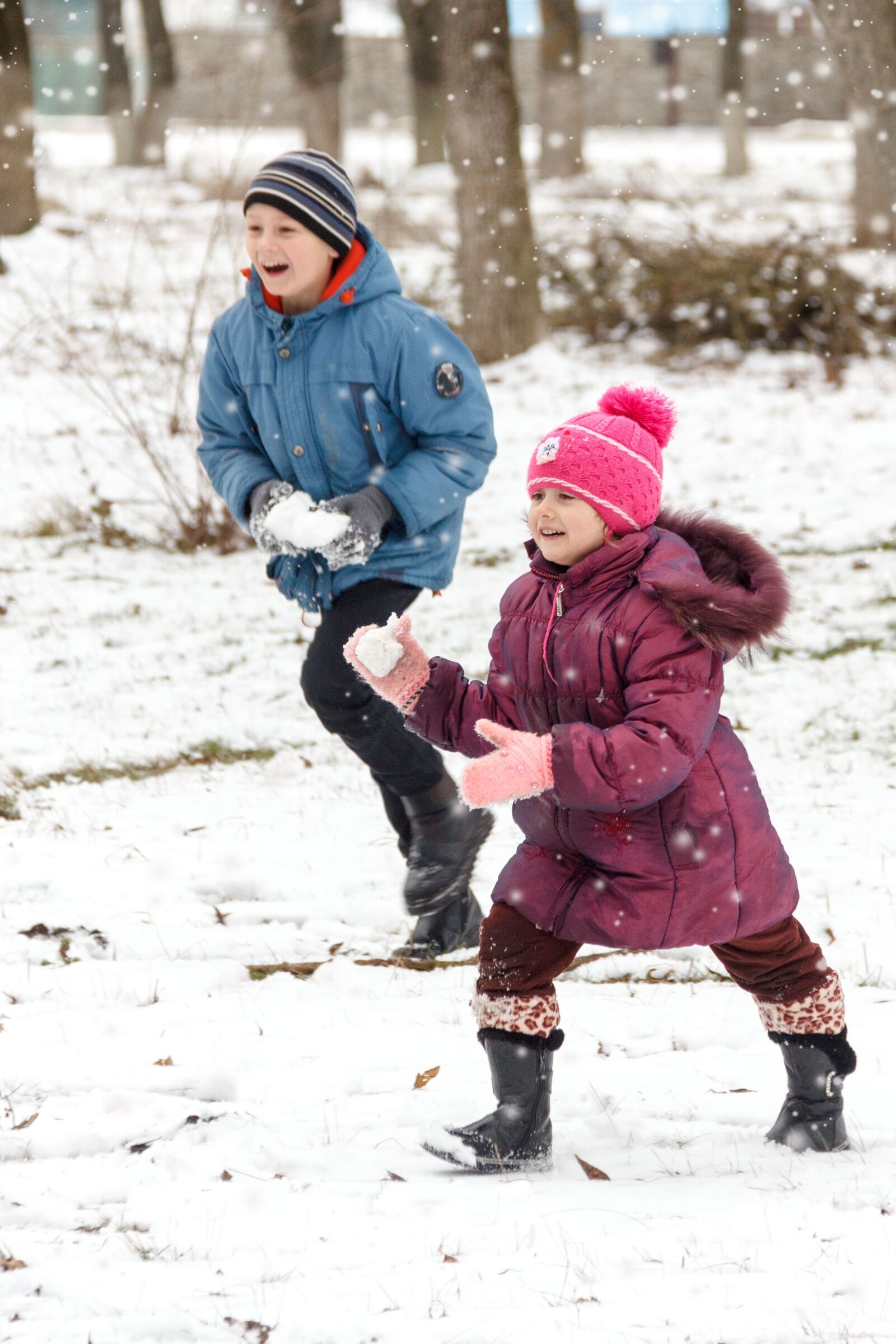 Canon EF-S 18-200mm F3.5-5.6 IS sample photo. Baby, winter, snow photography