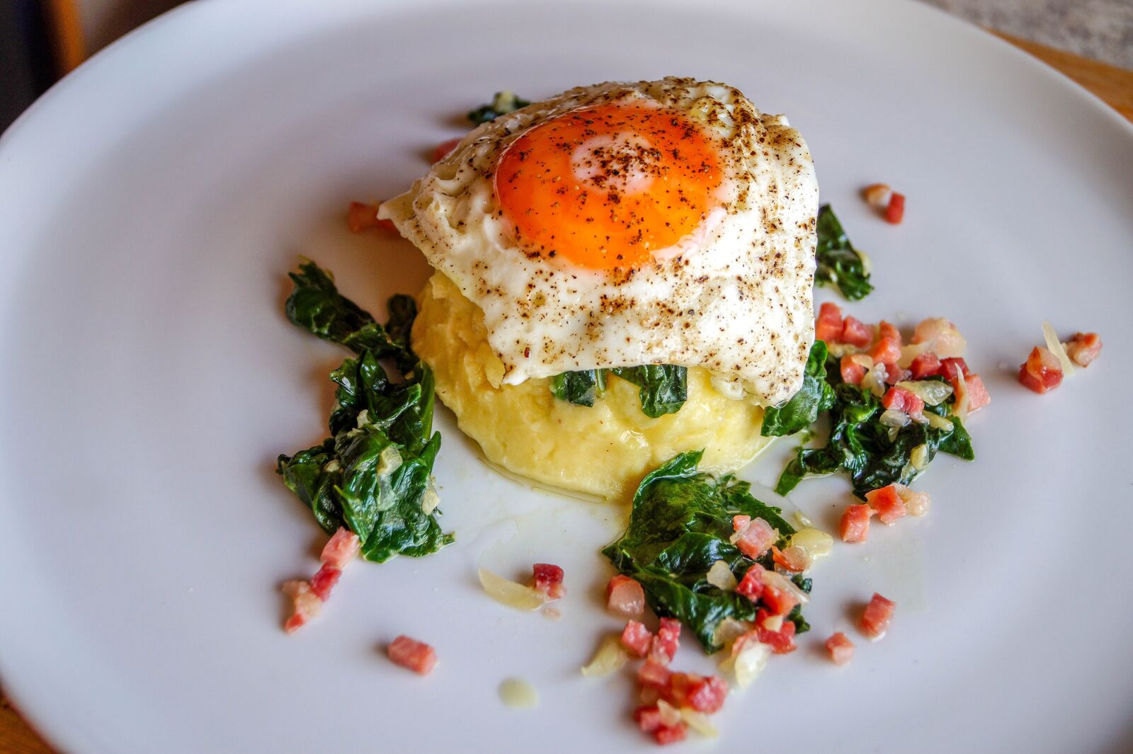 Sony DT 18-55mm F3.5-5.6 SAM II sample photo. Spinach, mashed potatoes, fried photography